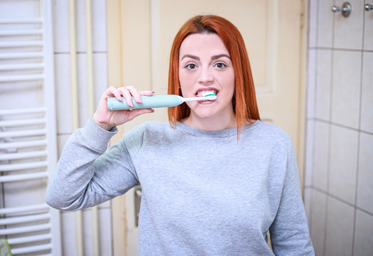 How to Brush and Care for Your Teeth Using Findsmile’s Innovative Electric and Bamboo Toothbrushes
